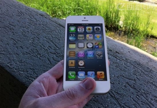 iPhone5实体照片出炉 4寸屏比iPad2编薄