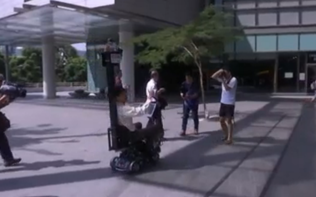 新加坡研发出自动驾驶踏板车 可坐在上面玩手