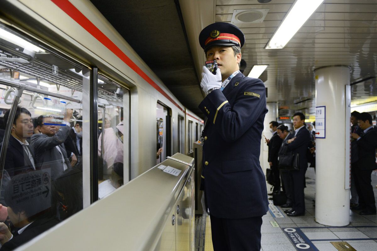 日本地铁设识别醉酒摄像头