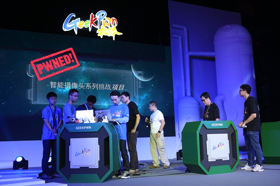 GeekPwn 2015嘉年华大会 黑客演示控制智能摄